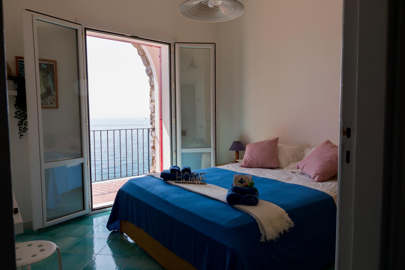 Sea-view double bedroom at Villa Venere